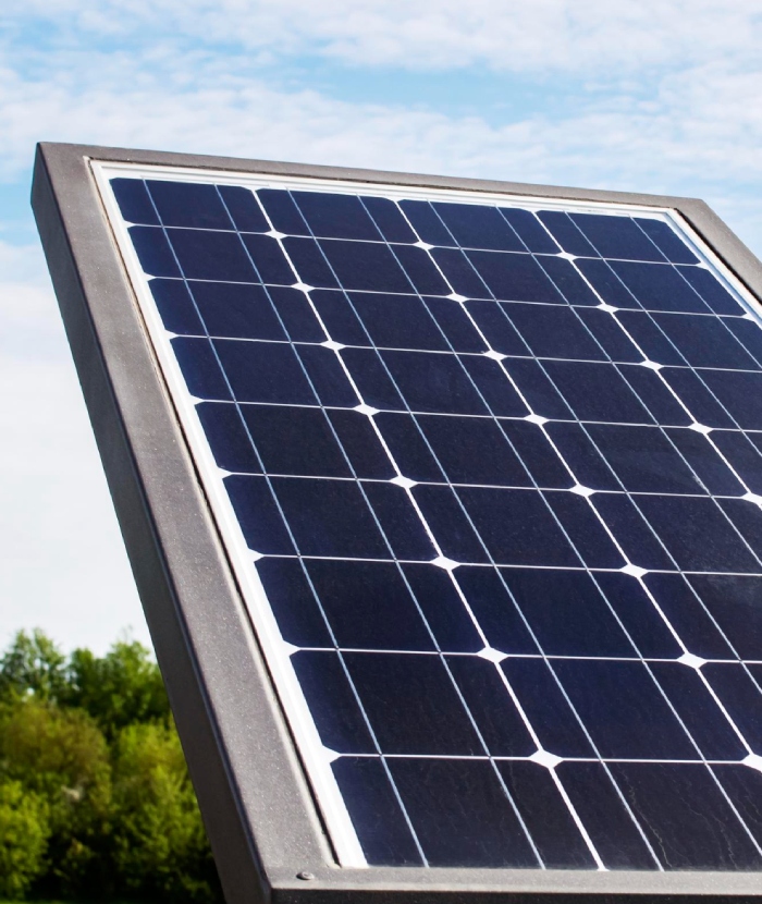 Panneau solaire photovoltaïque exposé au soleil