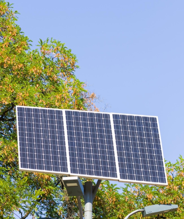 Panneaux solaires photovoltaïques installés en extérieur